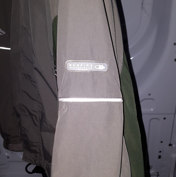*SOLD*Bonfire Silver Series Mens Snowboard Jacket - Picture 4 of 8